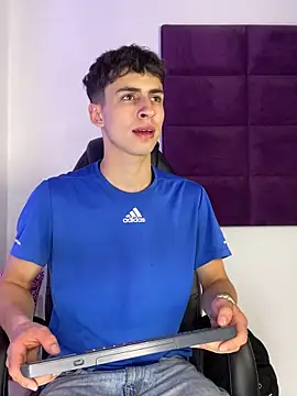 AdrianRinaldi online show from September 18, 8:34 pm