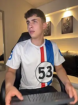 AdrianRinaldi online show from April 7, 8:10 pm