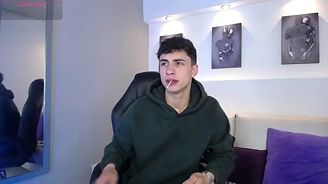 AdrianRinaldi online show from September 30, 7:53 pm