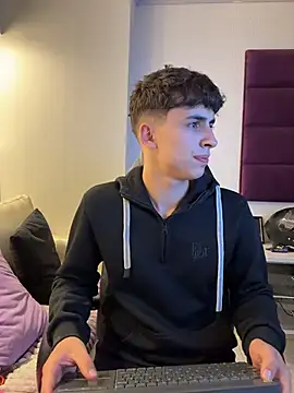 AdrianRinaldi online show from November 26, 8:09 pm