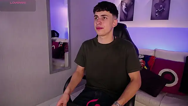 AdrianRinaldi online show from September 11, 9:04 pm