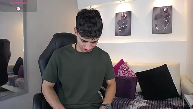 AdrianRinaldi online show from September 24, 8:37 pm