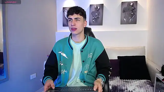 AdrianRinaldi online show from October 6, 8:20 pm