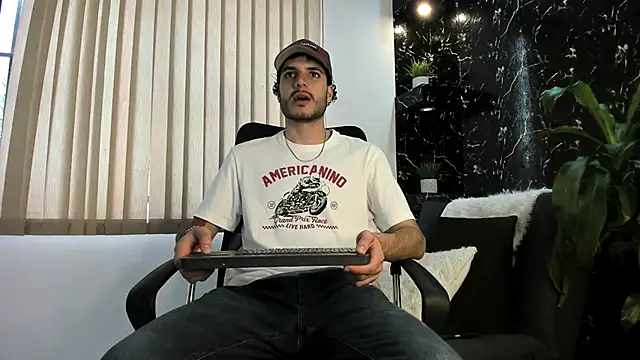 Rafael Mendezz online show from November 20, 8:42 pm