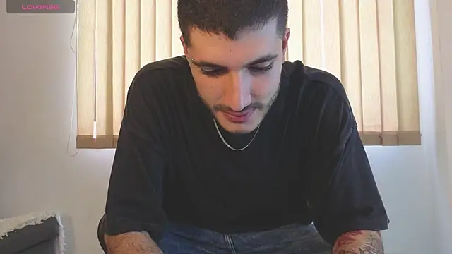 Snapshot of Rafael_Mendezz chatting on June 2, 8:20 pm Rafael Mendezz online show from June 2, 8:20 pm