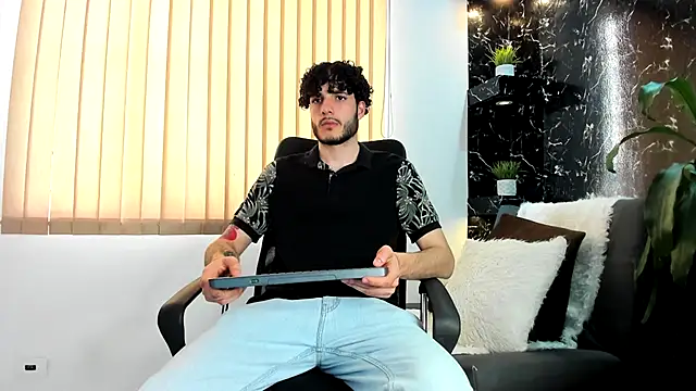 Rafael Mendezz online show from November 8, 8:45 pm