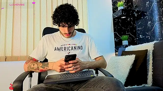 Rafael Mendezz online show from December 3, 8:30 pm