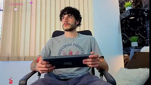 Rafael Mendezz online show from December 2, 8:32 pm