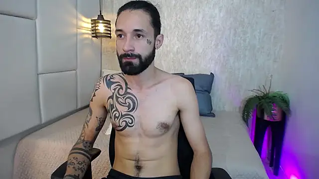 Snapshot of Hisoka_011 chatting on February 17, 7:44 pm Hisoka 011 online show from February 17, 7:44 pm