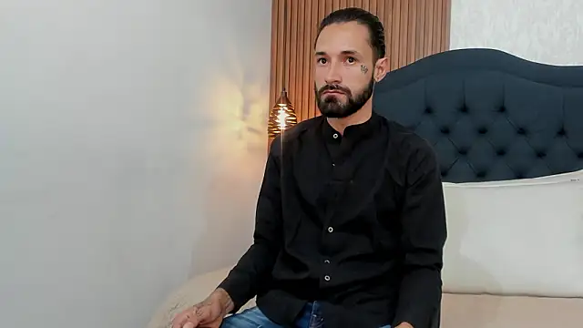 Snapshot of Hisoka_011 chatting on February 15, 12:59 pm Hisoka 011 online show from February 15, 12:59 pm