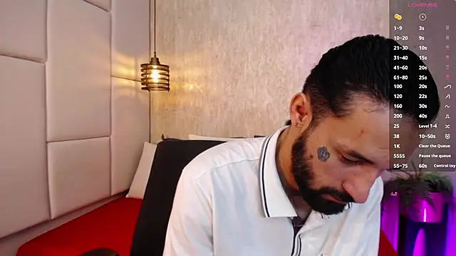 Snapshot of Hisoka_011 chatting on February 19, 7:44 pm Hisoka 011 online show from February 19, 7:44 pm