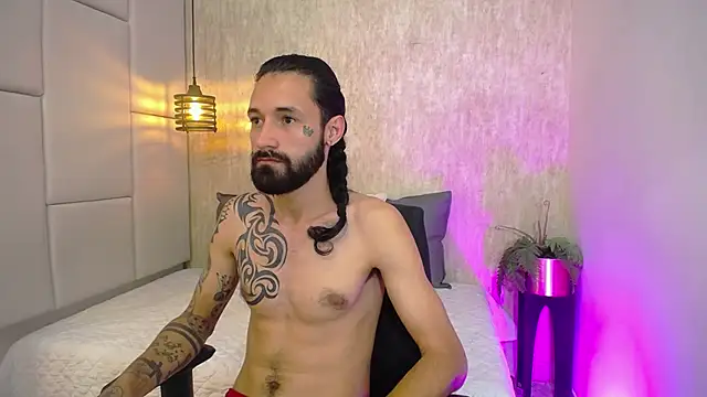 Snapshot of Hisoka_011 chatting on March 3, 2:40 am Hisoka 011 online show from March 3, 2:40 am