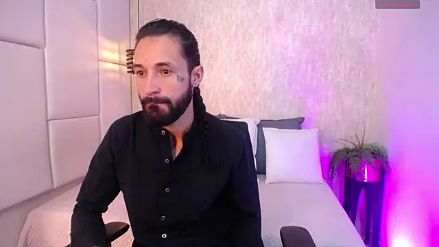 Snapshot of Hisoka_011 chatting on February 25, 7:47 pm Hisoka 011 online show from February 25, 7:47 pm