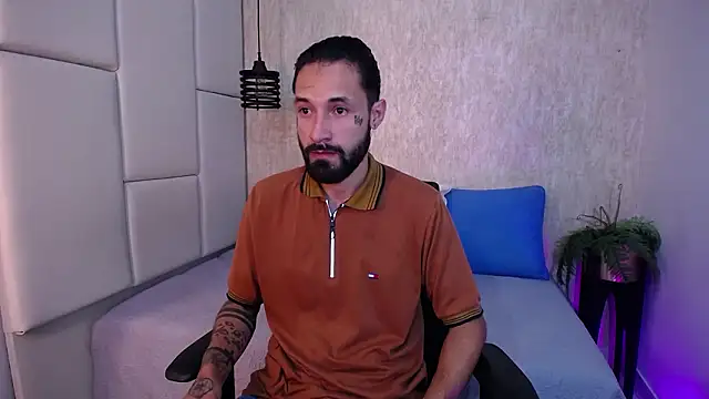 Snapshot of Hisoka_011 chatting on February 13, 7:58 pm Hisoka 011 online show from February 13, 7:58 pm