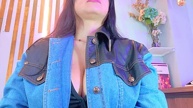 Jennifer Vega1 online show from October 11, 11:06 pm