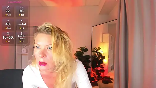 Julia Giulia online show from May 3, 6:22 pm