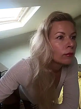 Julia Giulia online show from October 25, 4:55 am