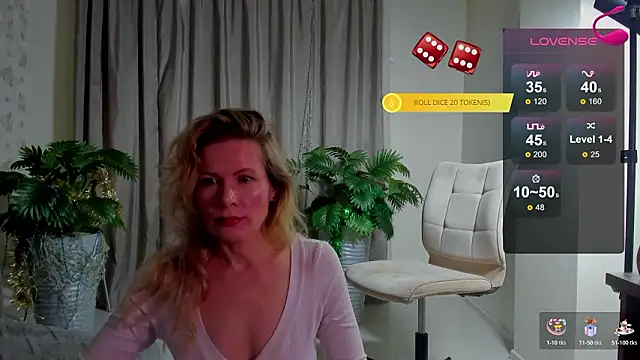 Julia Giulia online show from March 9, 8:45 pm