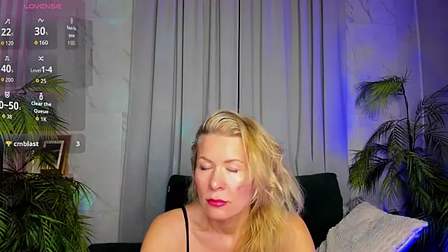 Julia Giulia online show from March 27, 8:22 am