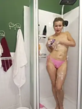 Julia Giulia online show from December 16, 8:13 pm