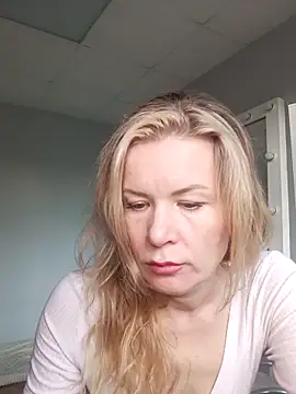 Julia Giulia online show from March 21, 3:49 pm