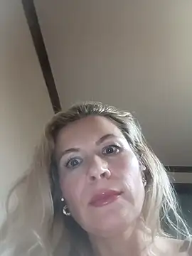 Snapshot of Julia_Giulia chatting on October 1, 10:13 pm Julia Giulia online show from October 1, 10:13 pm