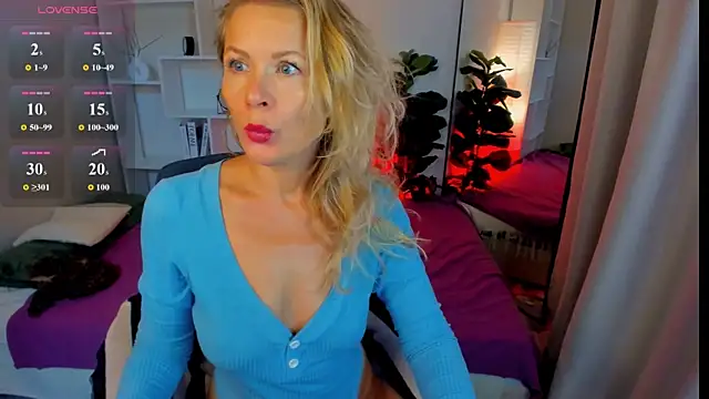 Snapshot of Julia_Giulia chatting on June 25, 6:24 pm Julia Giulia online show from June 25, 6:24 pm