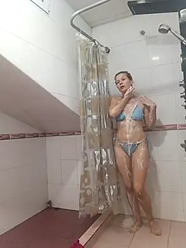 Julia Giulia online show from November 5, 1:36 pm