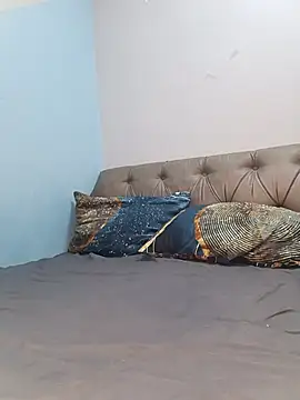 Julia Giulia online show from November 24, 2:06 pm