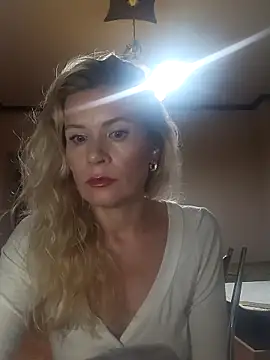 Snapshot of Julia_Giulia chatting on October 4, 9:16 pm Julia Giulia online show from October 4, 9:16 pm