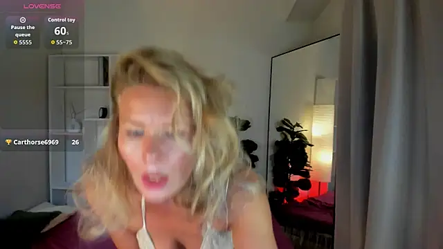 Snapshot of Julia_Giulia chatting on July 12, 9:48 pm Julia Giulia online show from July 12, 9:48 pm