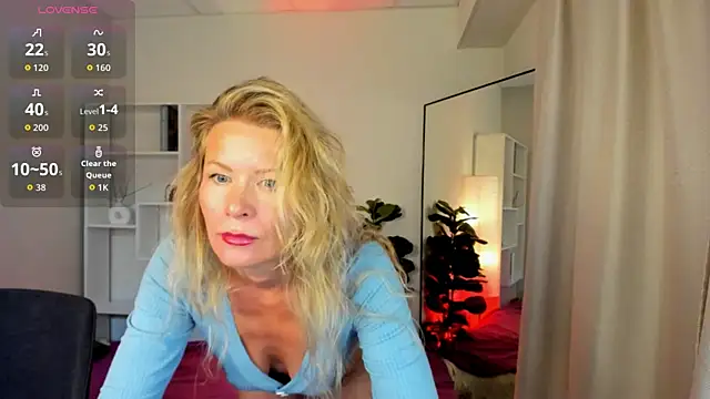 Snapshot of Julia_Giulia chatting on June 26, 10:04 pm Julia Giulia online show from June 26, 10:04 pm