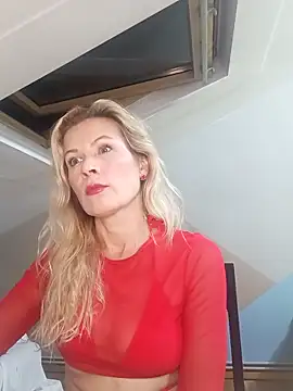 Julia Giulia online show from October 25, 5:02 pm