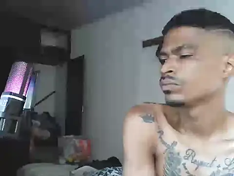 Snapshot of Lokitocrazy19 chatting on December 19, 1:13 pm Lokitocrazy19 online show from December 19, 1:13 pm