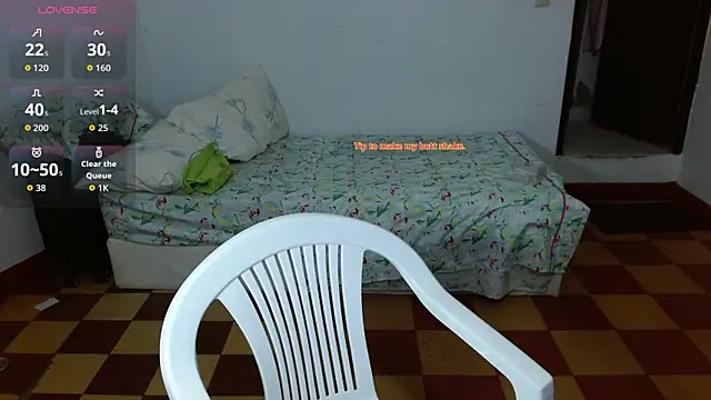 Snapshot of CanelaDeluxe chatting on December 2, 11:28 pm CanelaDeluxe online show from December 2, 11:28 pm