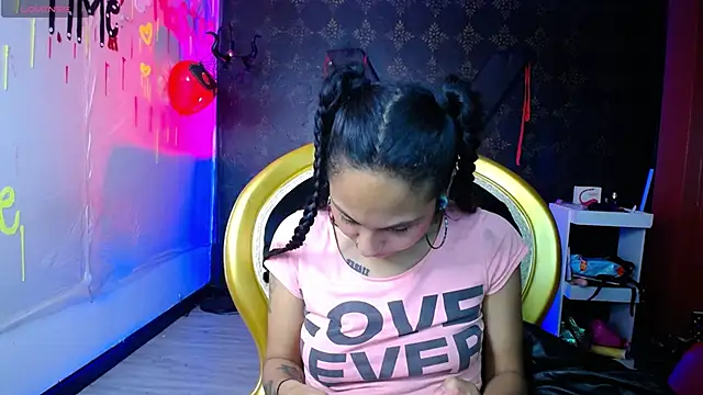 Snapshot of Sweettpleasure chatting on October 7, 2:29 pm Sweettpleasure online show from October 7, 2:29 pm
