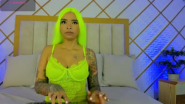 cocoamore online show from December 20, 11:35 am