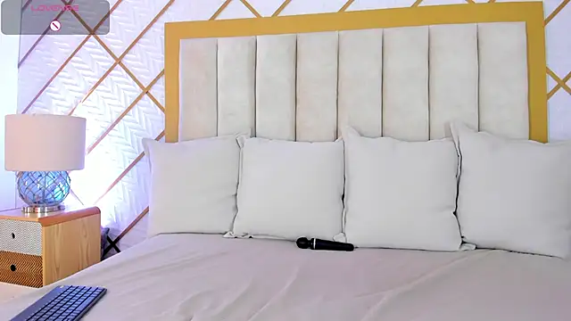 cocoamore online show from January 15, 11:35 am