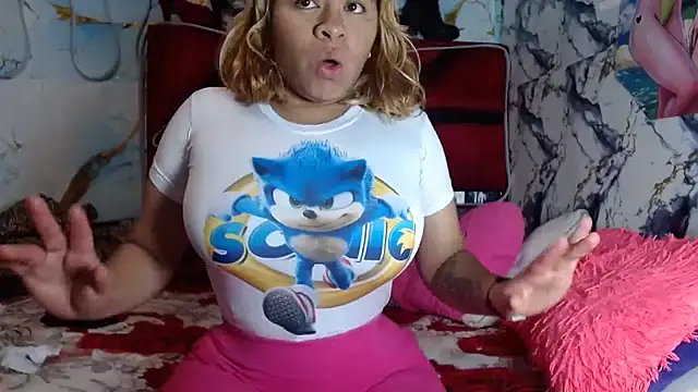 Snapshot of hot_lady19 chatting on November 20, 10:31 pm hot lady19 online show from November 20, 10:31 pm