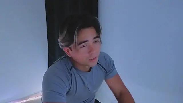 Snapshot of Bellion_grant chatting on March 1, 12:43 am Bellion grant online show from March 1, 12:43 am