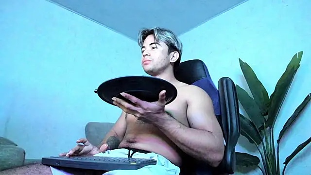 Snapshot of Bellion_grant chatting on December 5, 1:49 am Bellion grant online show from December 5, 1:49 am