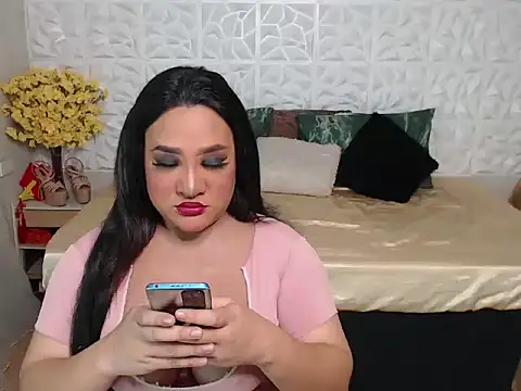 Snapshot of Hotcum_ella chatting on November 8, 10:52 am Hotcum ella online show from November 8, 10:52 am