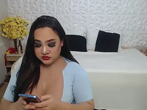 Snapshot of Hotcum_ella chatting on November 26, 11:38 pm Hotcum ella online show from November 26, 11:38 pm