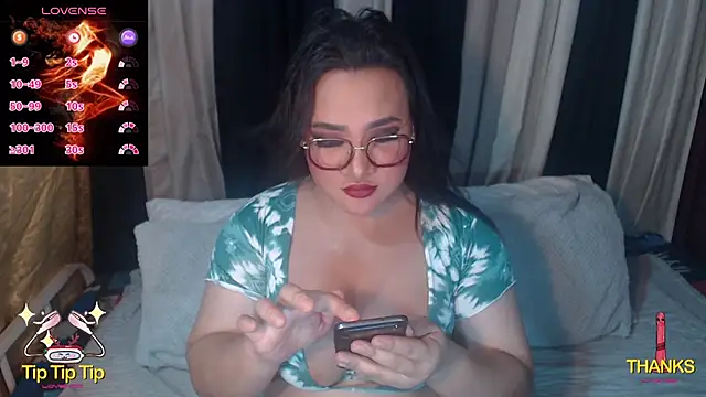Hotcum ella online show from May 1, 11:43 pm