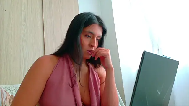 AliishaPss online show from July 7, 5:05 pm