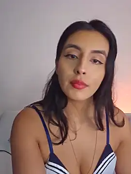 AliishaPss online show from March 15, 8:05 pm