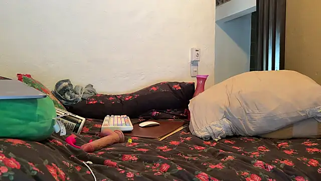 xhellsbells666x online show from November 13, 10:46 pm