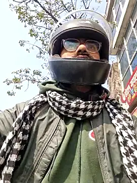 Snapshot of YoursThickDick chatting on January 13, 6:17 am YoursThickDick online show from January 13, 6:17 am