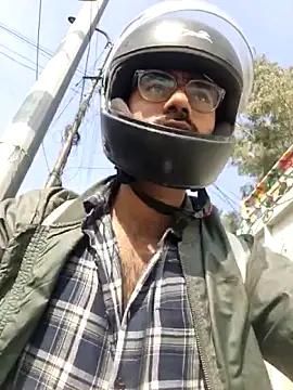 Snapshot of YoursThickDick chatting on February 2, 6:01 am YoursThickDick online show from February 2, 6:01 am