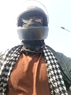 Snapshot of YoursThickDick chatting on January 15, 6:17 am YoursThickDick online show from January 15, 6:17 am